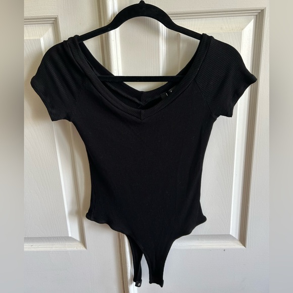 Lulu’s Sandpiper Black Ribbed Bodysuit, Size M - Picture 3 of 5